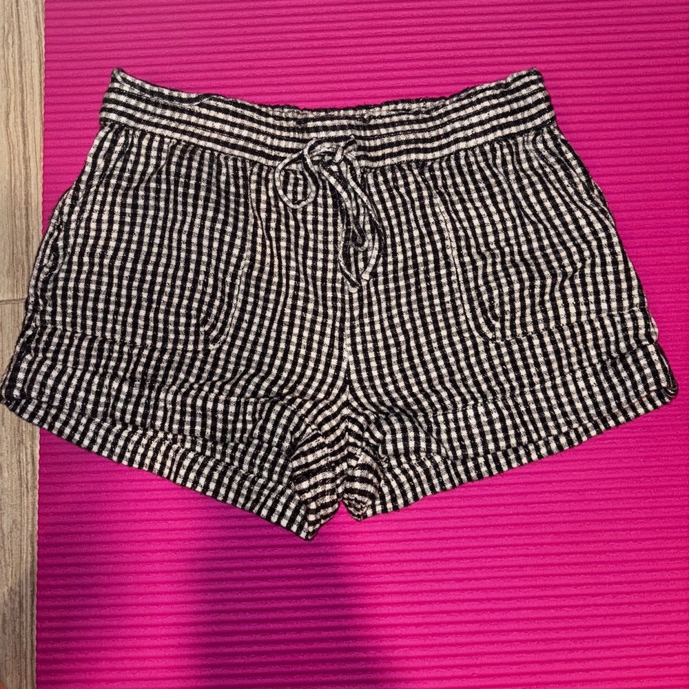 Women’s Urban Outfitters Shorts (Size L)